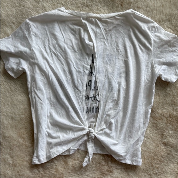 Shopaholic Open back Crop Top in white size Small 💫🛍️ - Picture 3 of 4